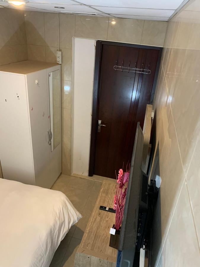 Small Budget Rooms For 'Girls' Only In Dubai, Marina Exterior photo