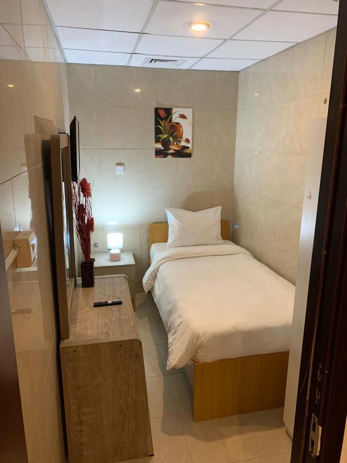 Small Budget Rooms For 'Girls' Only In Dubai, Marina Exterior photo