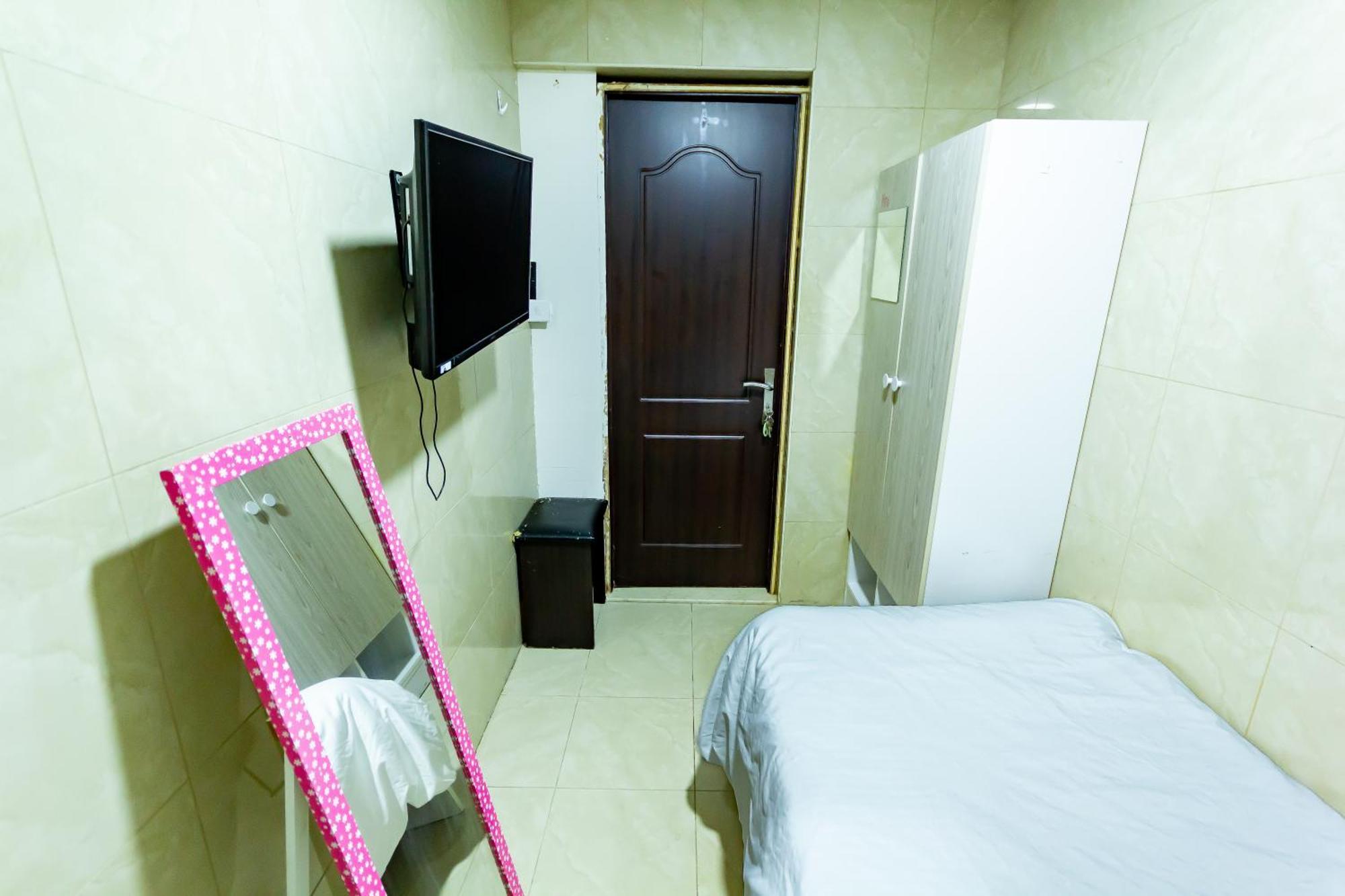Small Budget Rooms For 'Girls' Only In Dubai, Marina Exterior photo