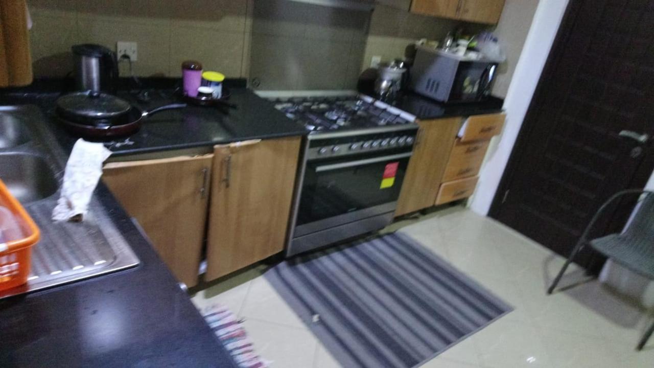 Small Budget Rooms For 'Girls' Only In Dubai, Marina Exterior photo