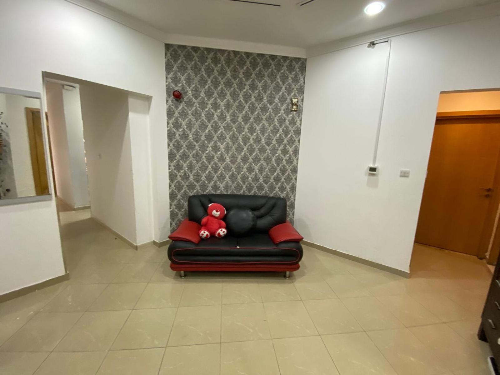 Small Budget Rooms For 'Girls' Only In Dubai, Marina Exterior photo