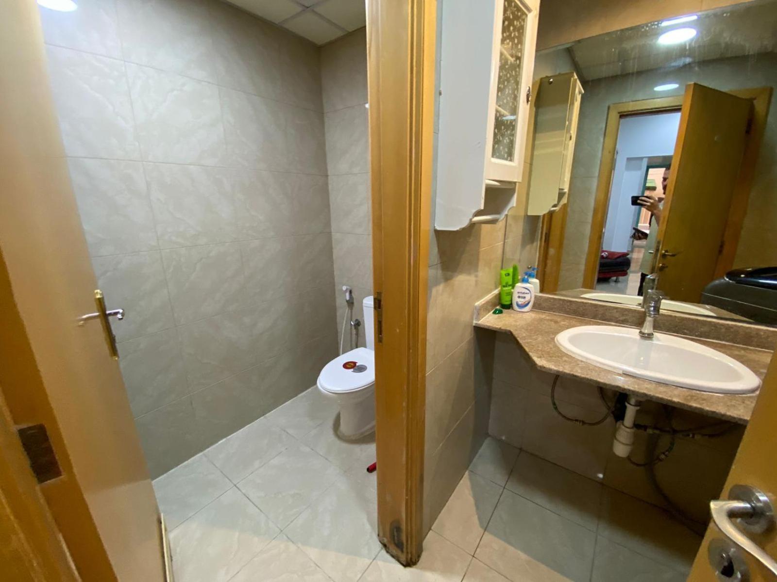 Small Budget Rooms For 'Girls' Only In Dubai, Marina Exterior photo