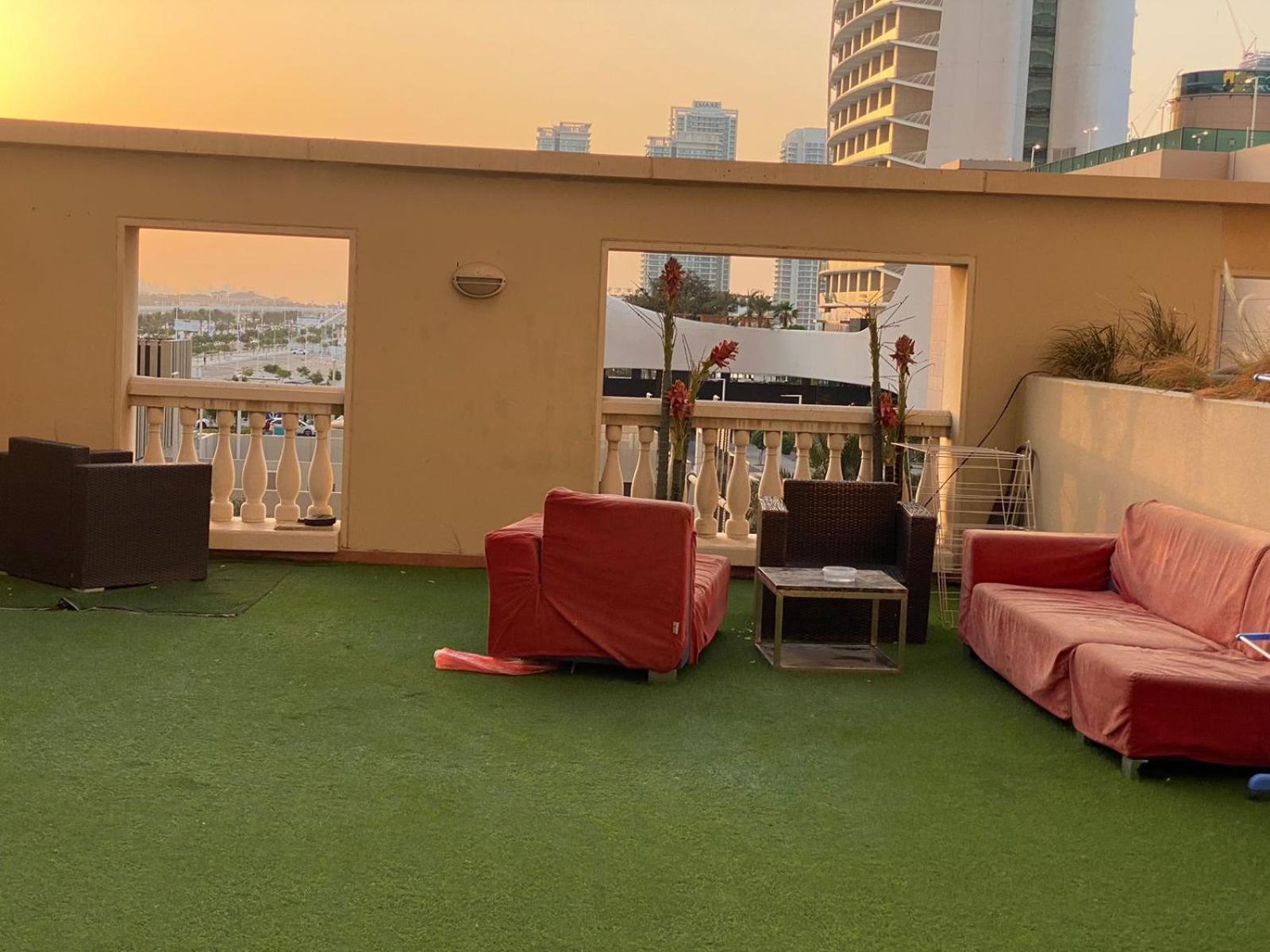 Small Budget Rooms For 'Girls' Only In Dubai, Marina Exterior photo