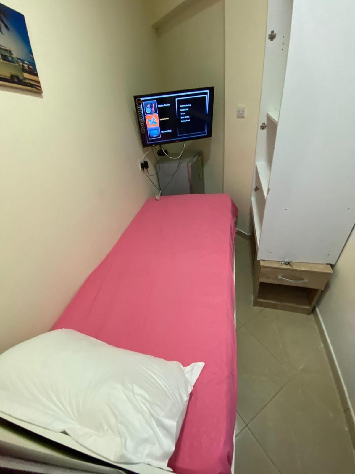 Small Budget Rooms For 'Girls' Only In Dubai, Marina Exterior photo