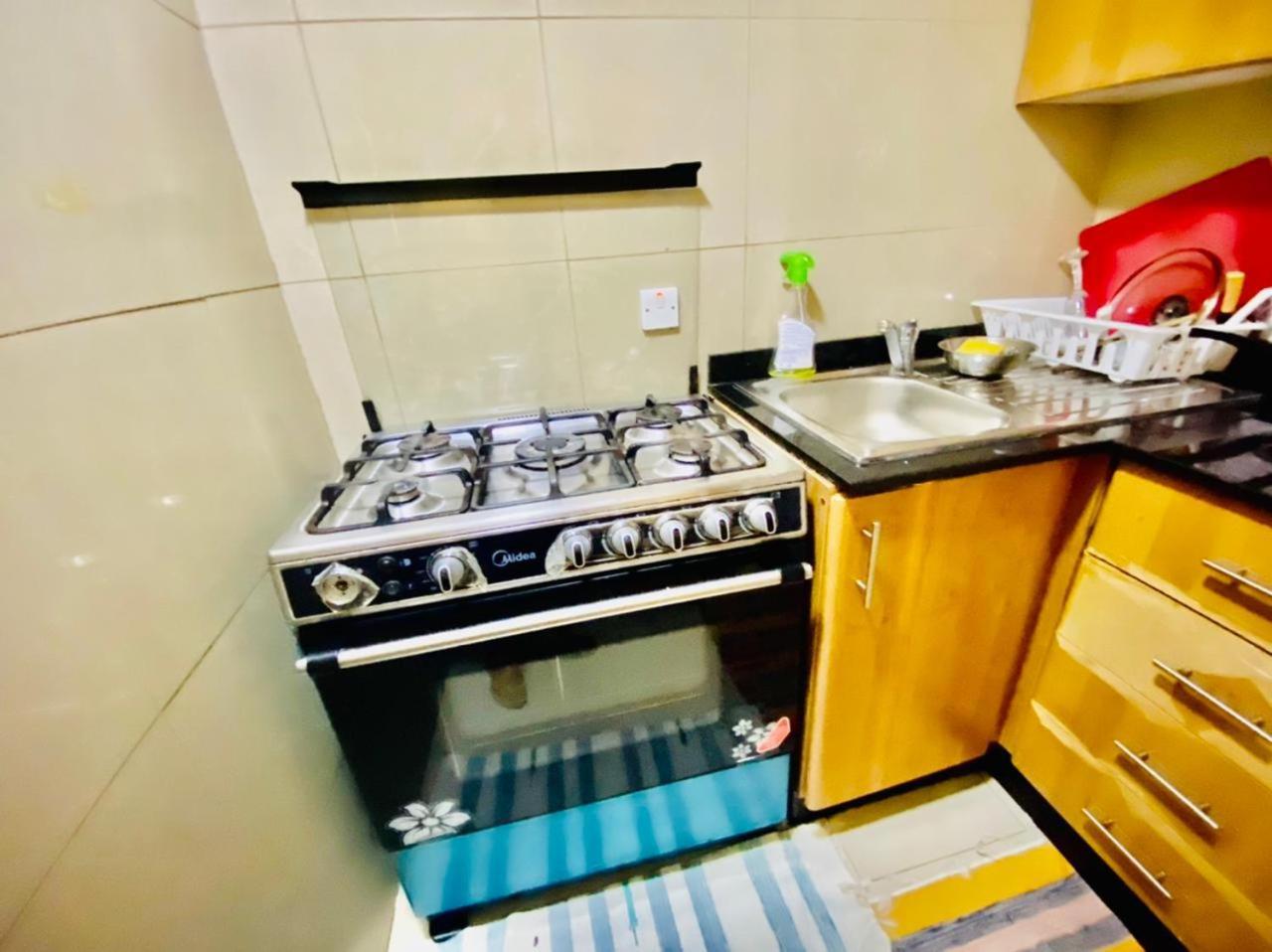 Small Budget Rooms For 'Girls' Only In Dubai, Marina Exterior photo