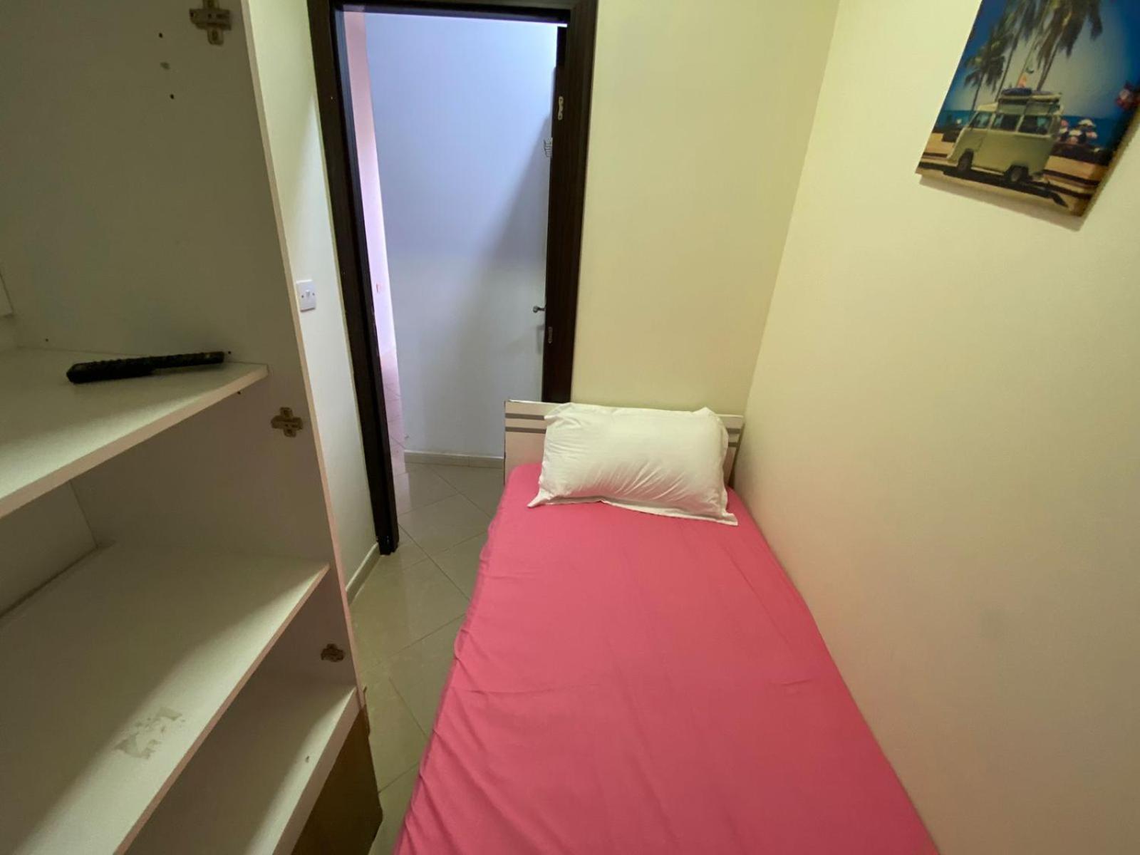Small Budget Rooms For 'Girls' Only In Dubai, Marina Exterior photo